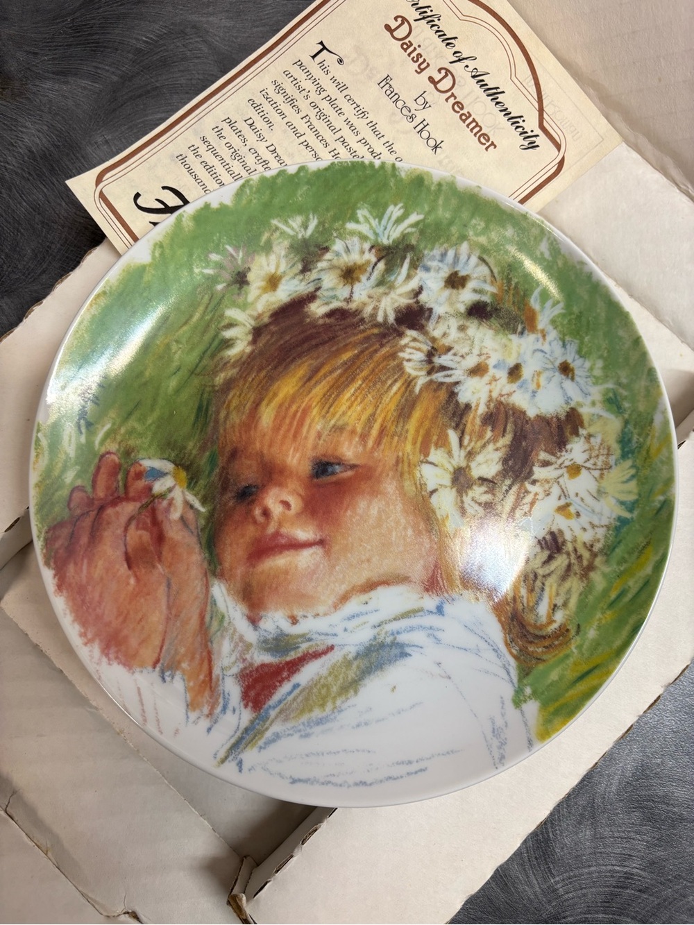 Franklin Mint Daisy Dreamer Decorative Plate - Green, White, Brown